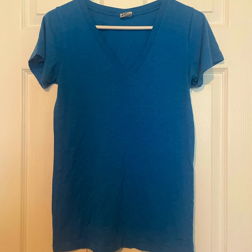 PINK Victoria’s Secret V-Neck Tee. Size Small.